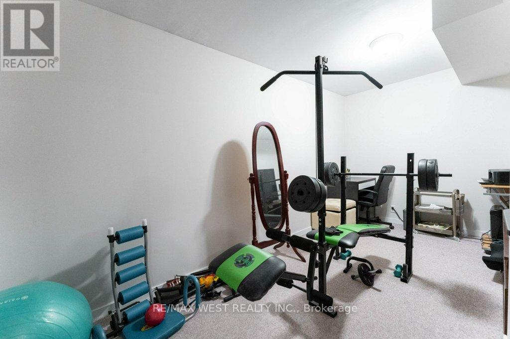3143 Clayhill Road, Mississauga, Ontario  L5B 4J3 - Photo 47 - W12469952