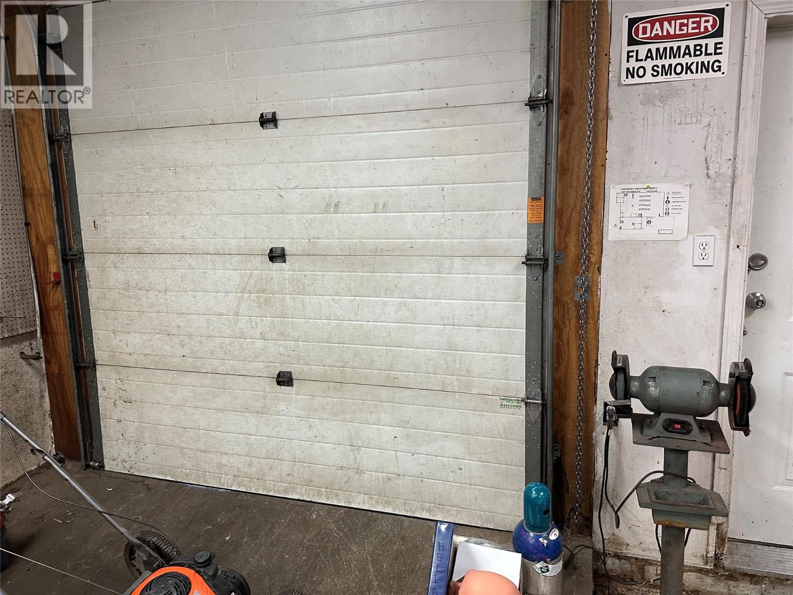 2181 Columbia Avenue, Castlegar, British Columbia  V1N 2W9 - Photo 5 - 10366099