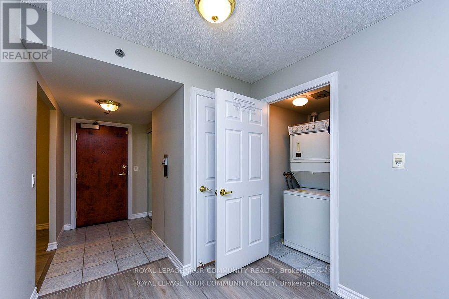 1208 - 100 Burloak Drive, Burlington, Ontario  L7L 6P6 - Photo 15 - W12413851