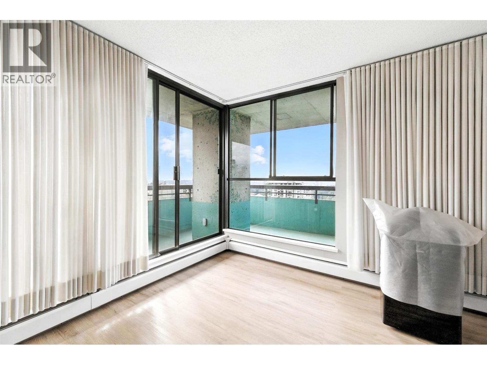 2403 3737 Bartlett Court, Burnaby, British Columbia  V3J 7E3 - Photo 10 - R3040444