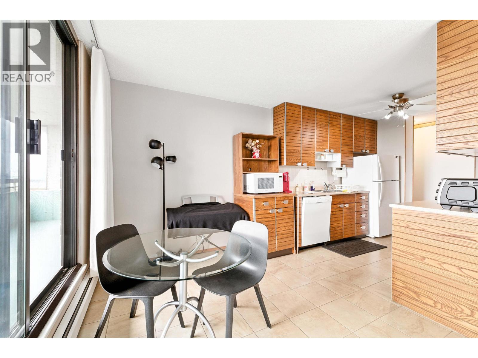 2403 3737 Bartlett Court, Burnaby, British Columbia  V3J 7E3 - Photo 5 - R3040444