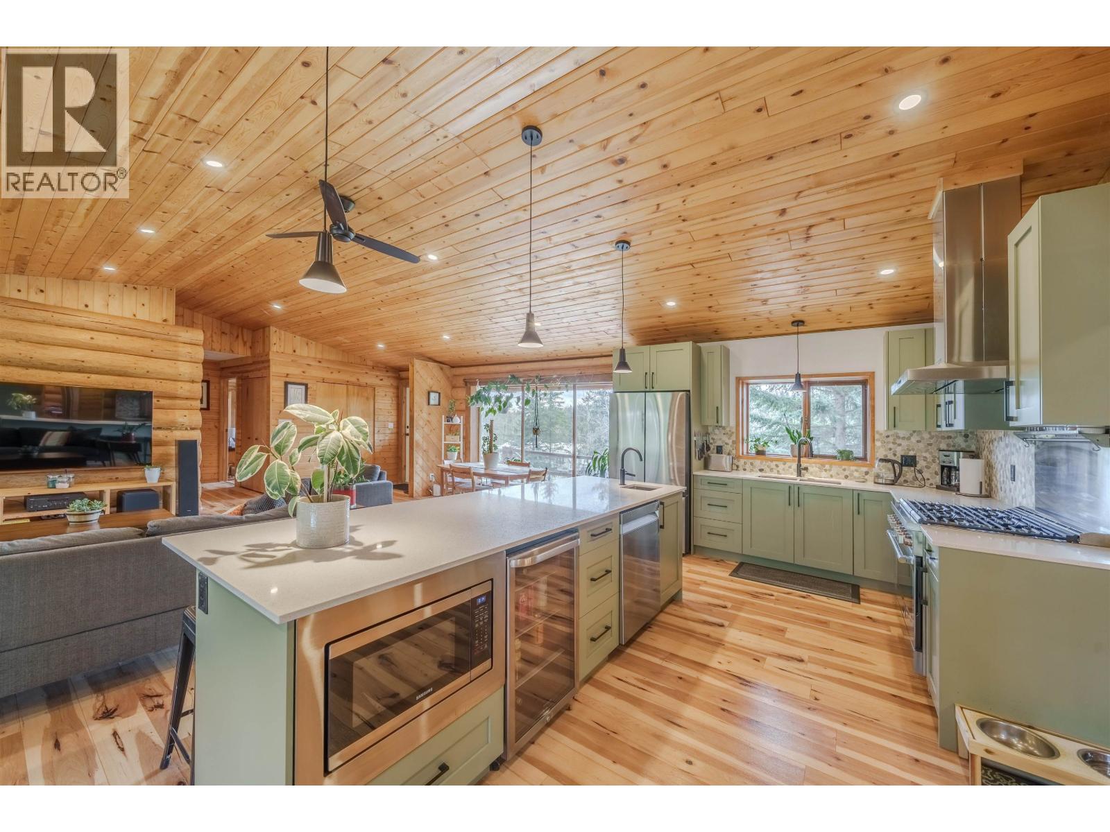 5172 KALLUM DRIVE, 108 Mile Ranch, British Columbia