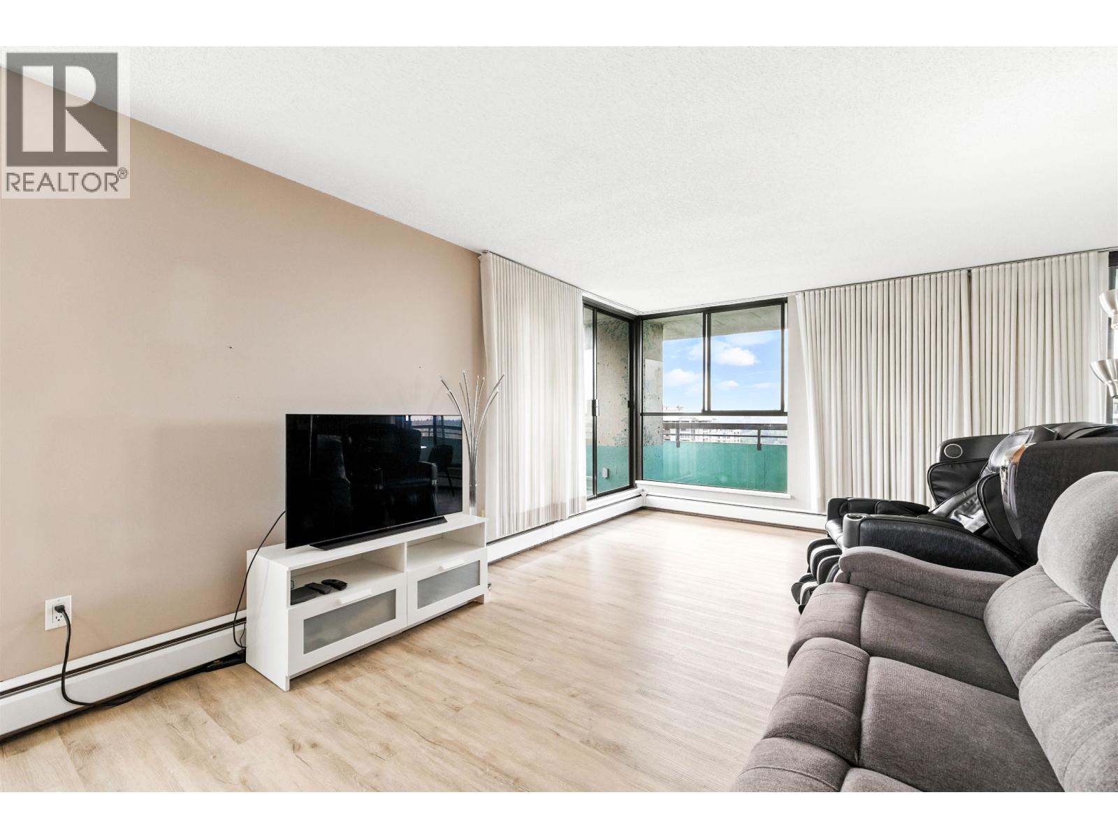 2403 3737 Bartlett Court, Burnaby, British Columbia  V3J 7E3 - Photo 8 - R3040444