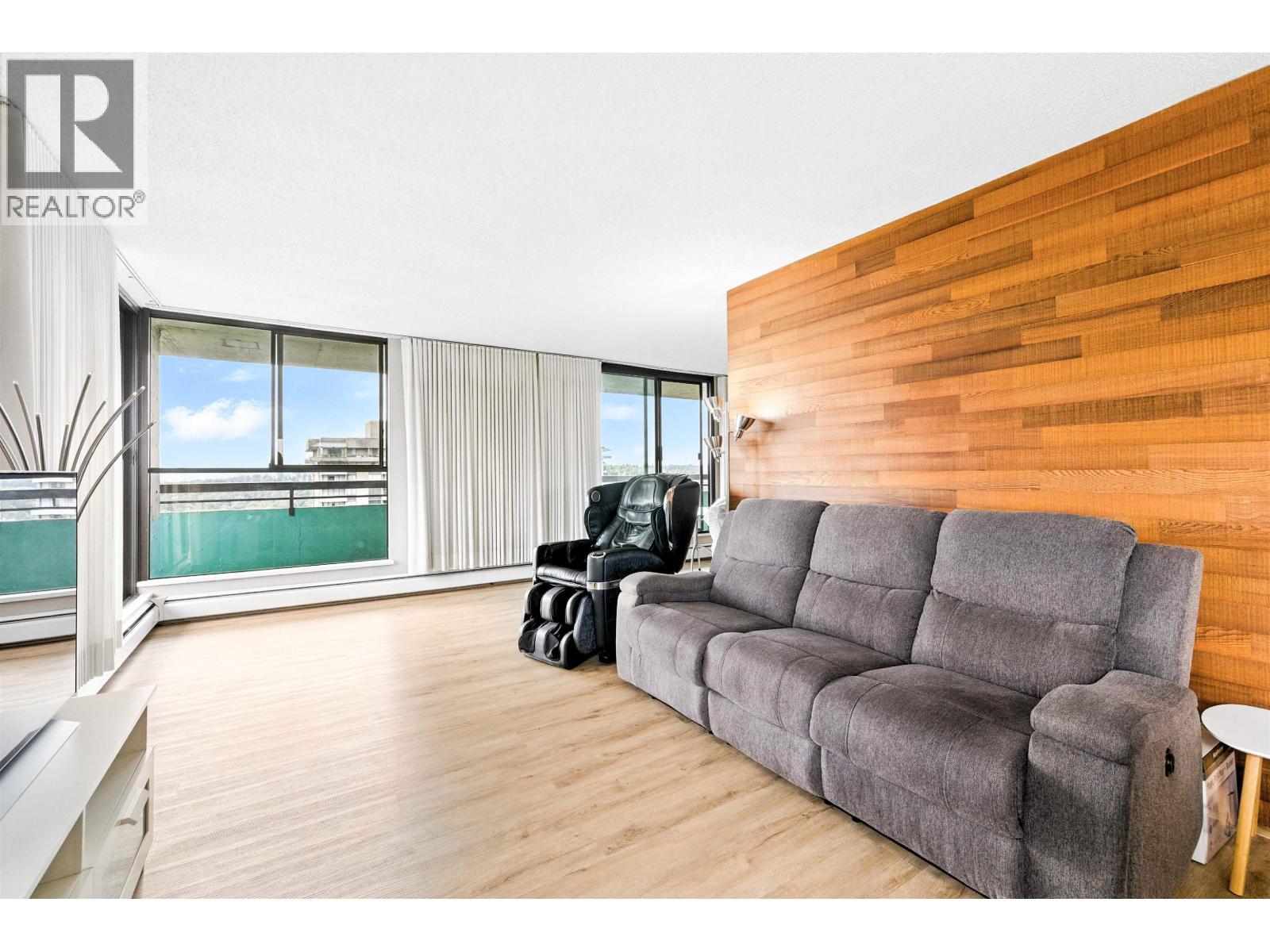 2403 3737 Bartlett Court, Burnaby, British Columbia  V3J 7E3 - Photo 9 - R3040444