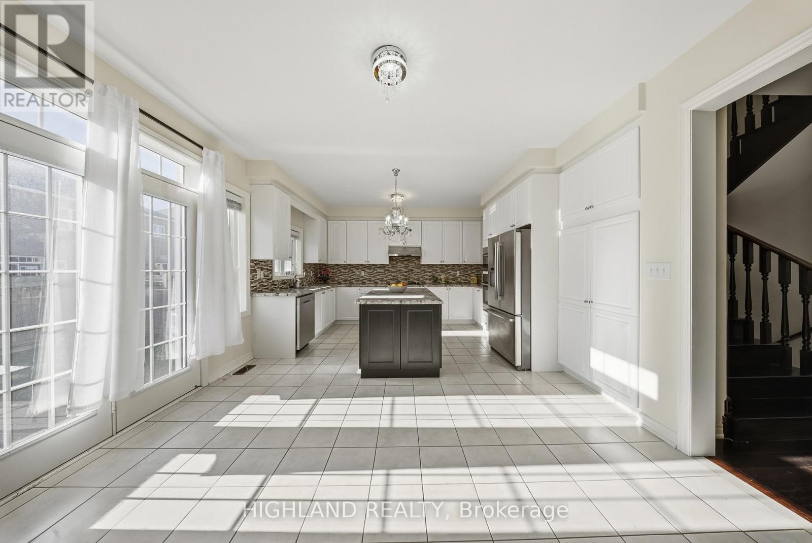 426 Hidden Trail, Oakville, Ontario  L6M 0N4 - Photo 11 - W12470552