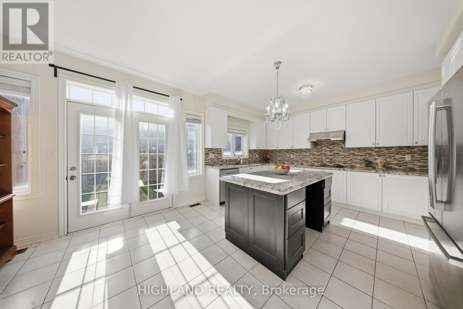 426 Hidden Trail, Oakville, Ontario  L6M 0N4 - Photo 12 - W12470552
