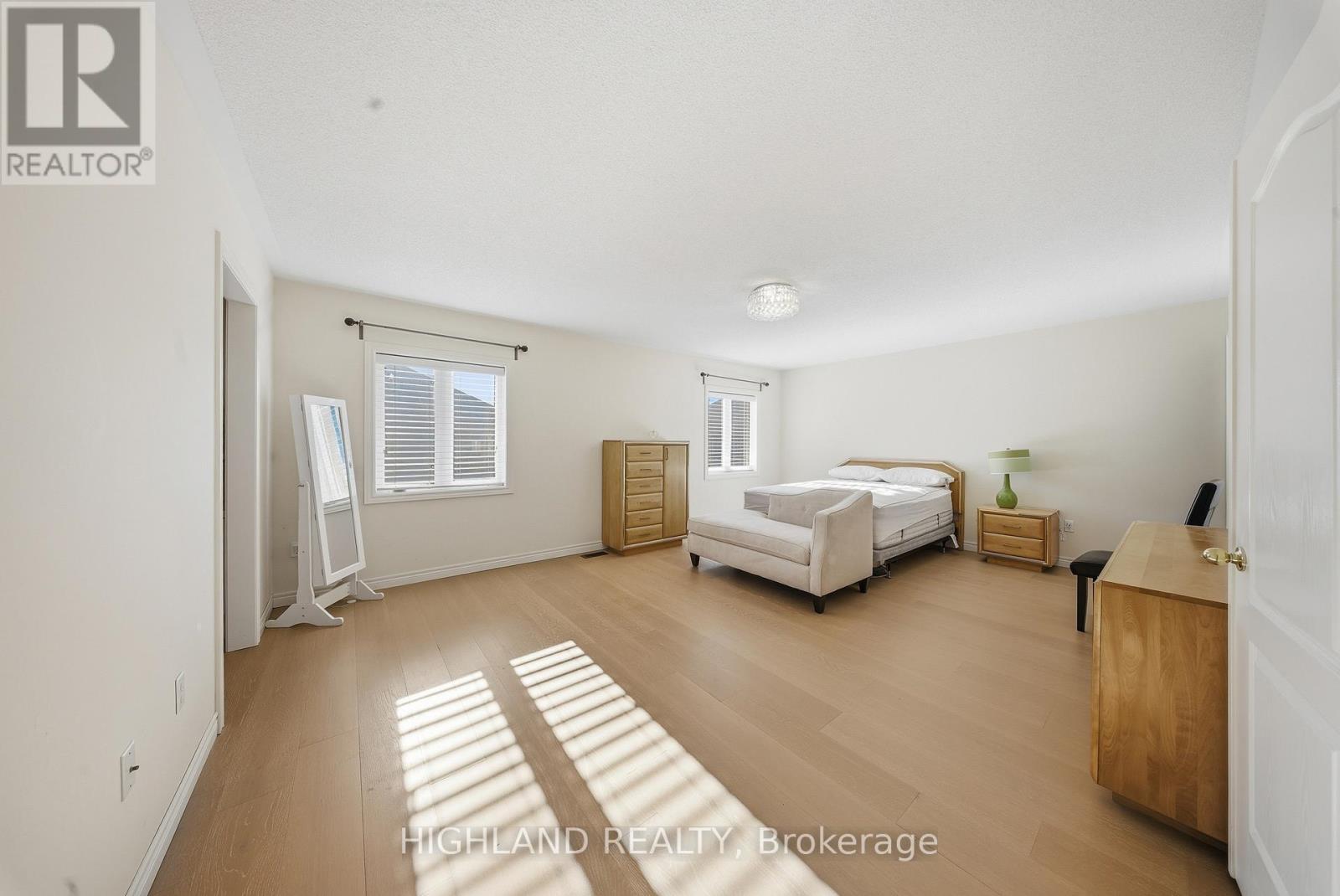 426 Hidden Trail, Oakville, Ontario  L6M 0N4 - Photo 15 - W12470552