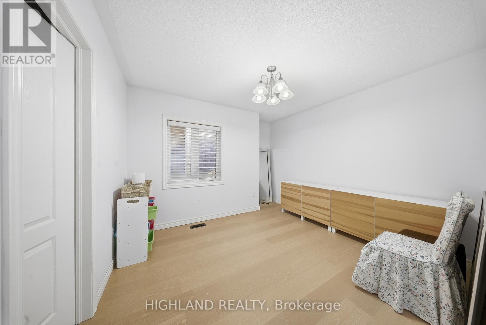 426 Hidden Trail, Oakville, Ontario  L6M 0N4 - Photo 19 - W12470552