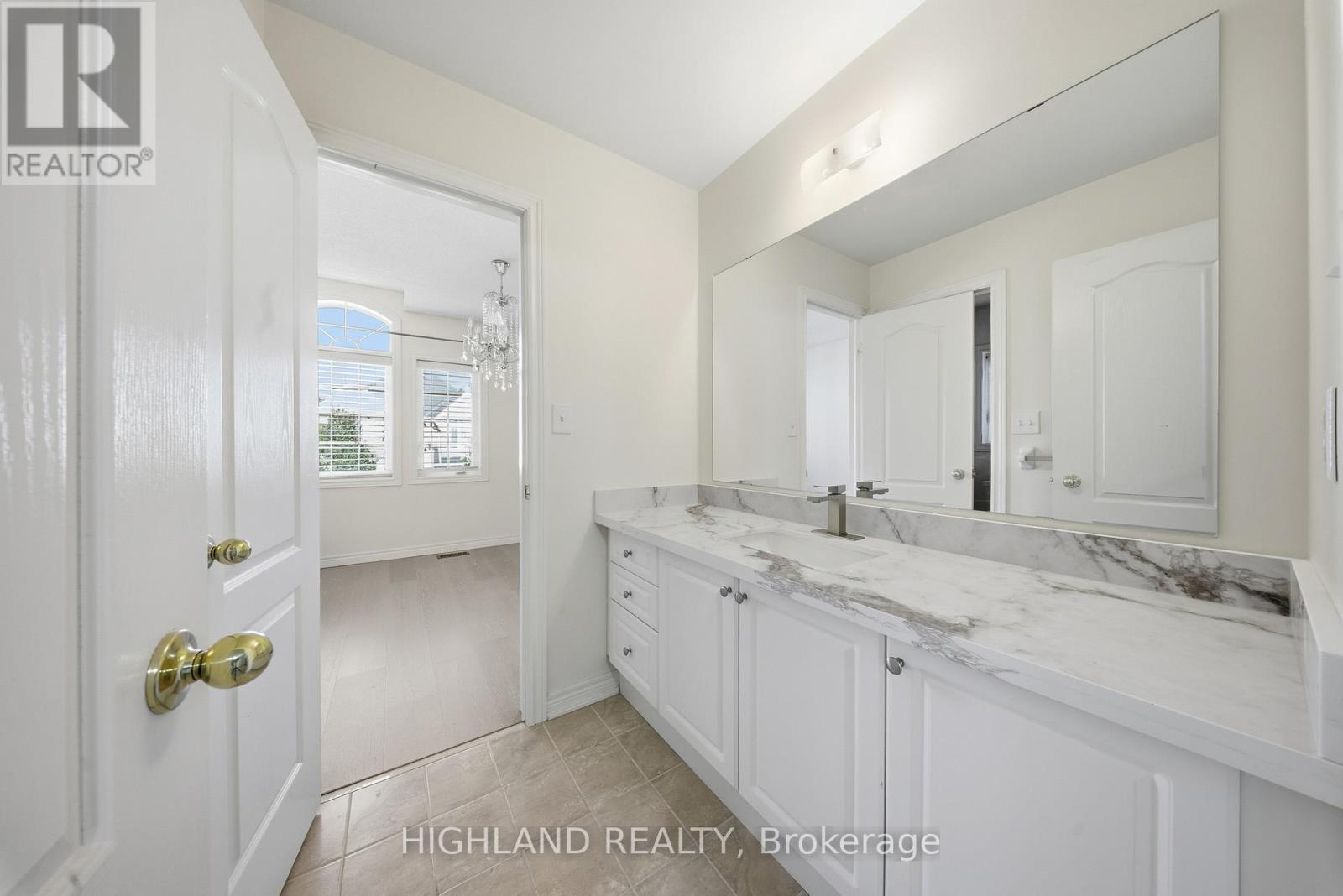 426 Hidden Trail, Oakville, Ontario  L6M 0N4 - Photo 21 - W12470552