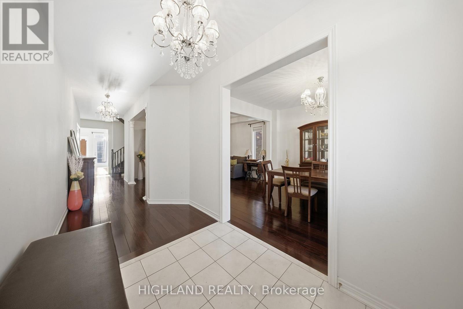 426 Hidden Trail, Oakville, Ontario  L6M 0N4 - Photo 4 - W12470552