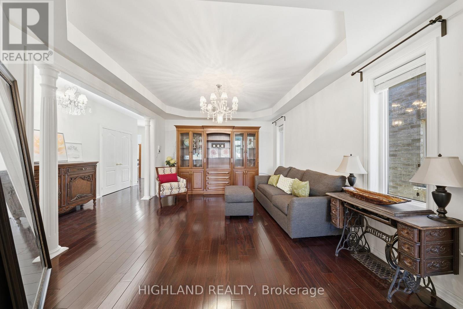 426 Hidden Trail, Oakville, Ontario  L6M 0N4 - Photo 6 - W12470552