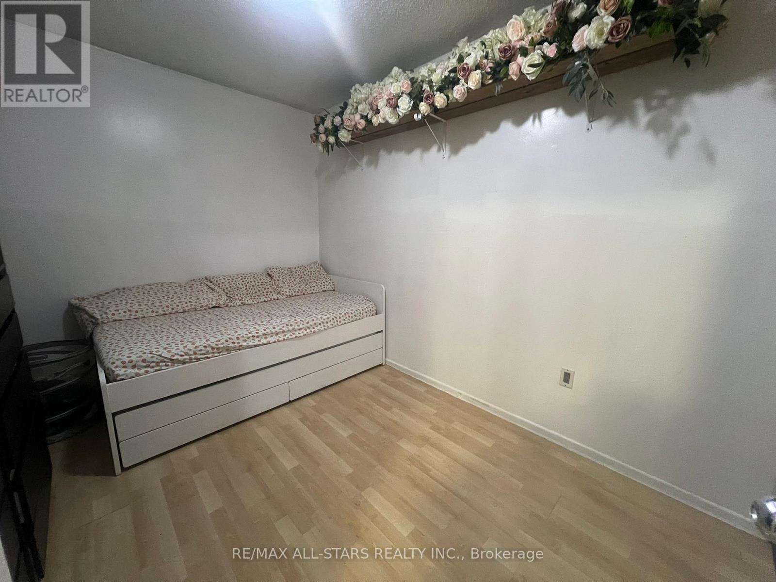 109 - 200 Lotherton Pathway, Toronto, Ontario  M6B 2G8 - Photo 30 - W12360096
