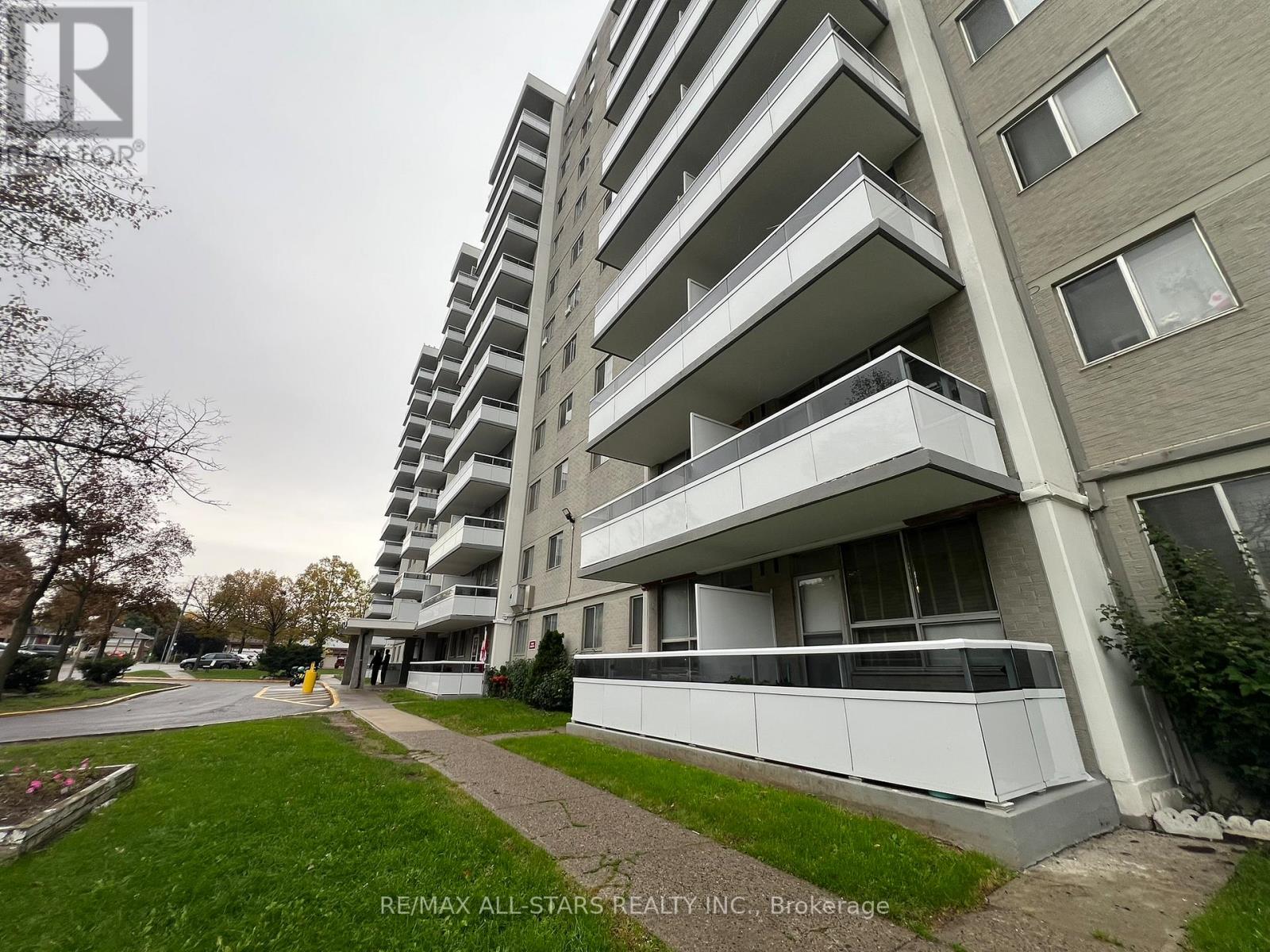 109 - 200 Lotherton Pathway, Toronto, Ontario  M6B 2G8 - Photo 3 - W12360096