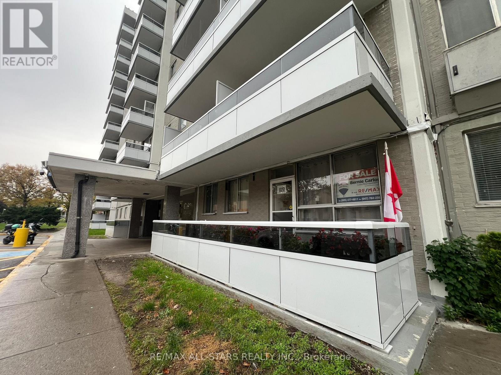 109 - 200 Lotherton Pathway, Toronto, Ontario  M6B 2G8 - Photo 4 - W12360096