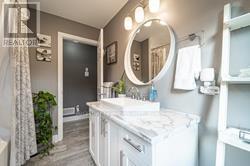 82 Lynbrook Drive, Hamilton, Ontario  L9C 2K7 - Photo 14 - X12470553