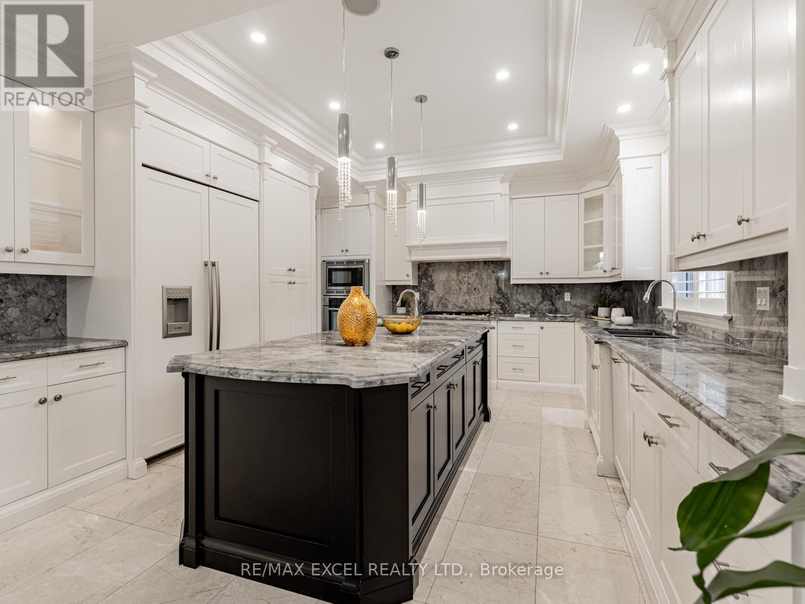 134 Spruce Avenue, Richmond Hill, Ontario  L4C 6W1 - Photo 14 - N12470559