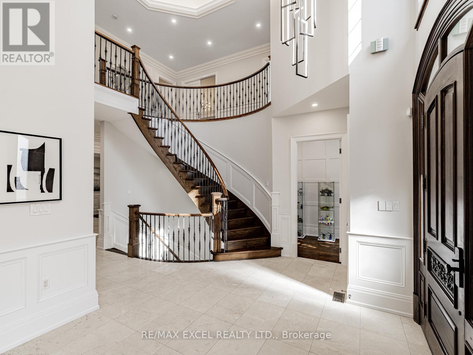 134 Spruce Avenue, Richmond Hill, Ontario  L4C 6W1 - Photo 4 - N12470559