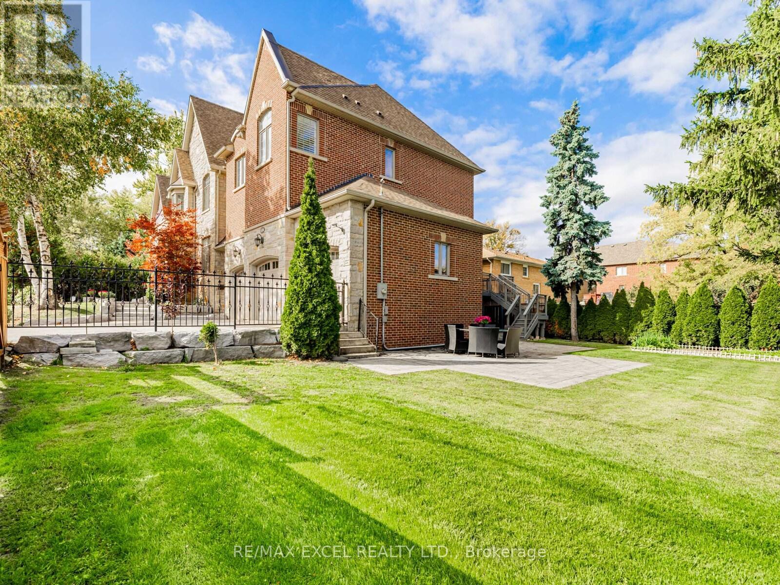 134 Spruce Avenue, Richmond Hill, Ontario  L4C 6W1 - Photo 41 - N12470559
