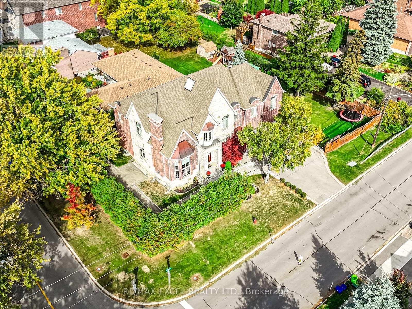134 Spruce Avenue, Richmond Hill, Ontario  L4C 6W1 - Photo 43 - N12470559