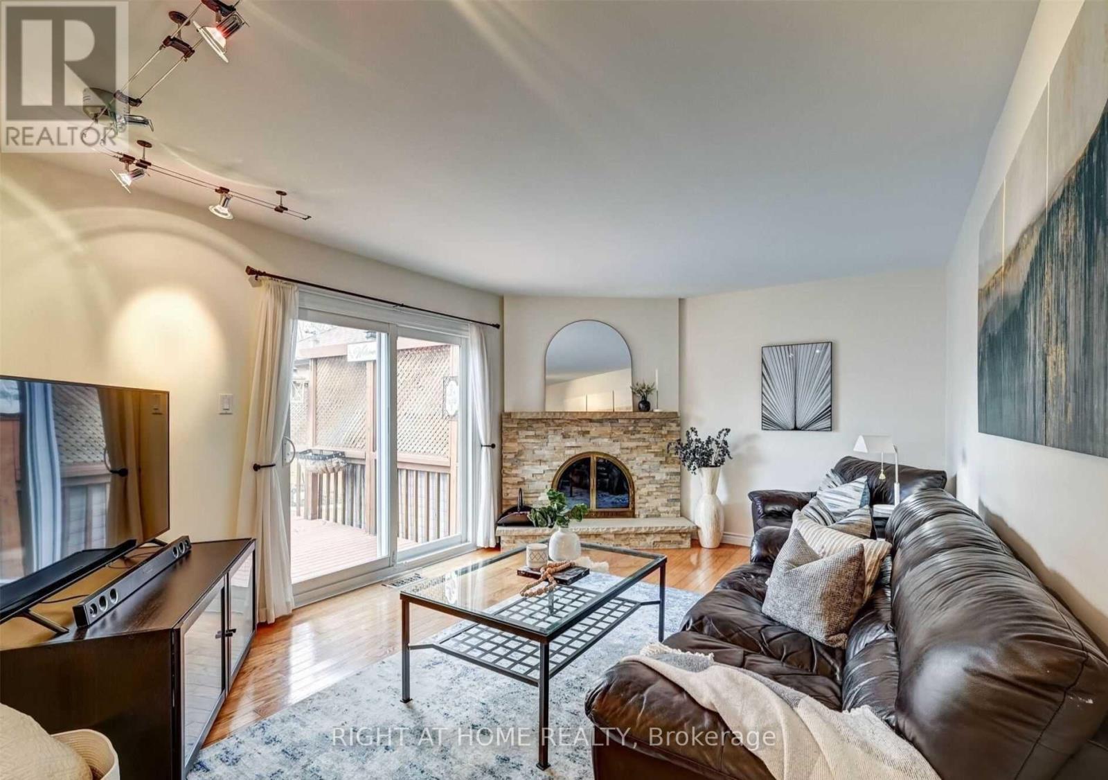 Upper - 6713 Mockingbird Lane, Mississauga, Ontario  L5N 5J8 - Photo 15 - W12467381