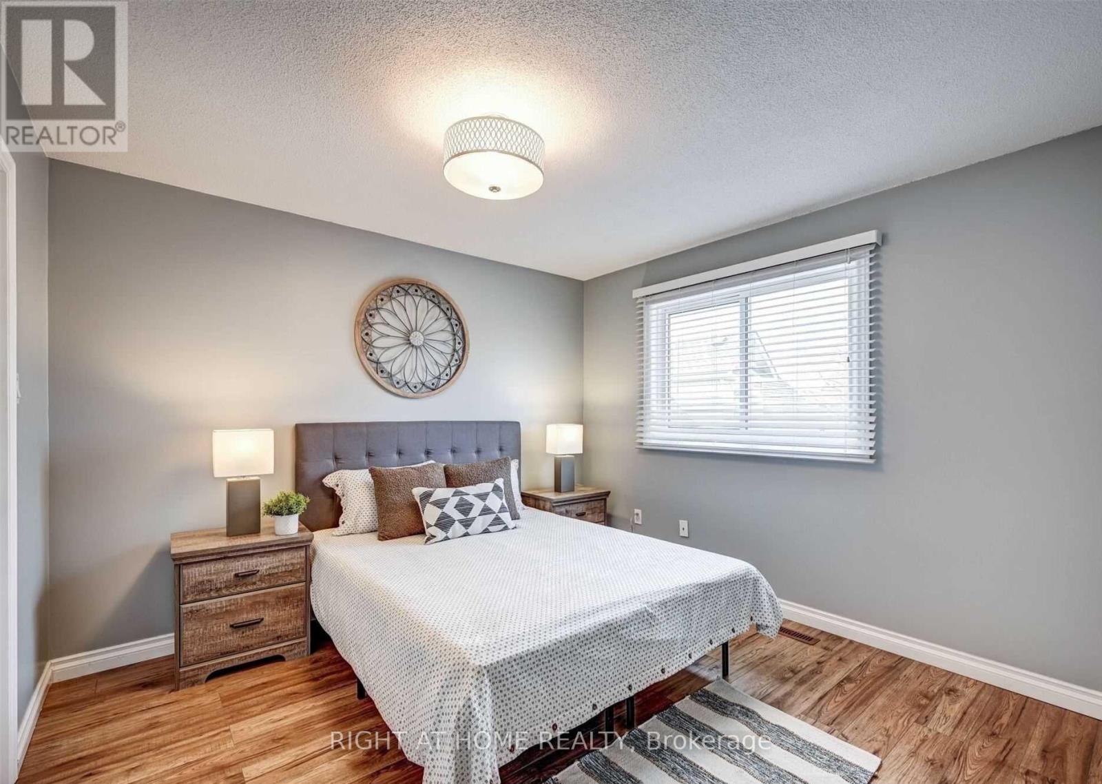 Upper - 6713 Mockingbird Lane, Mississauga, Ontario  L5N 5J8 - Photo 14 - W12467381