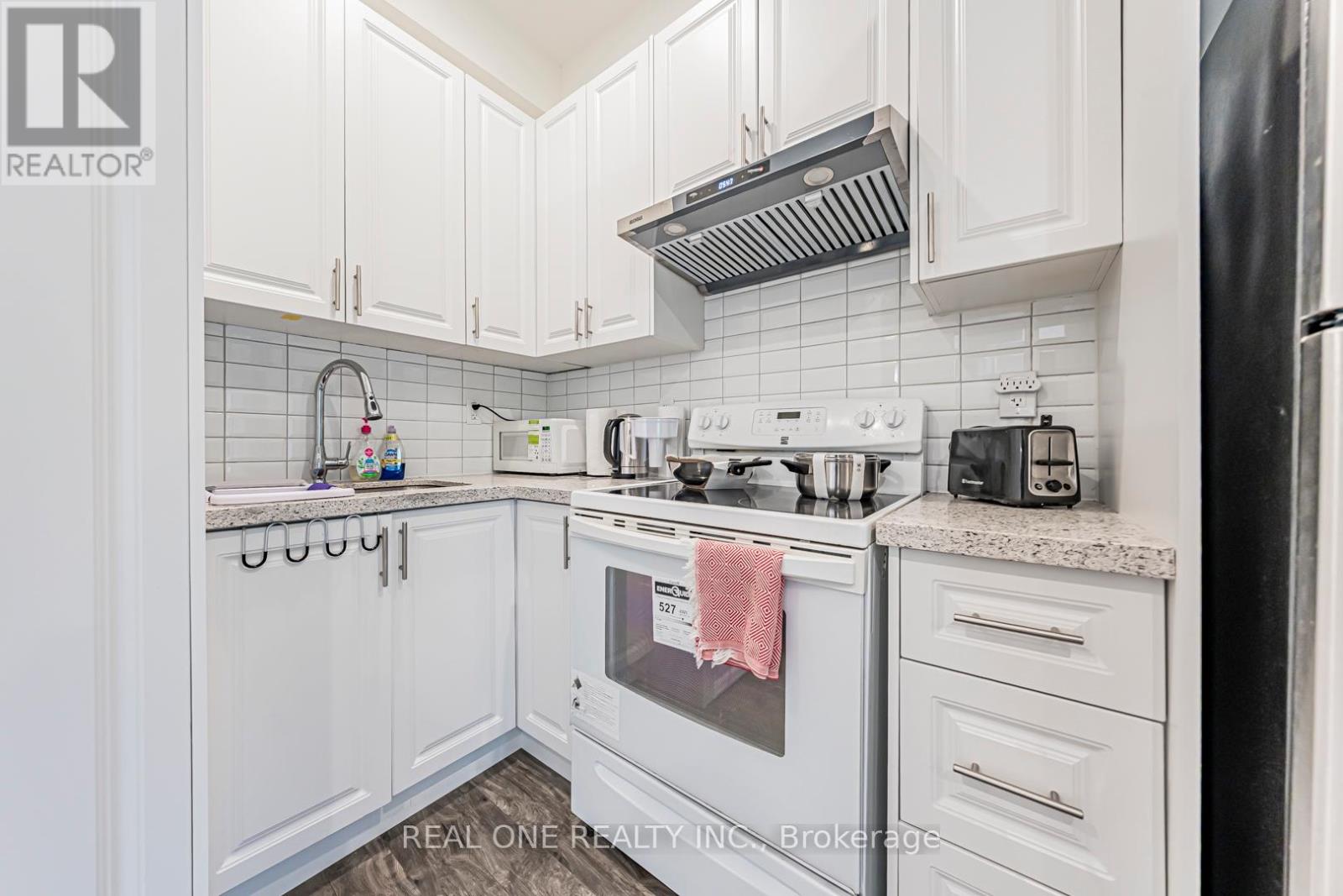 60 Paperbirch Drive, Toronto, Ontario  M3C 2E7 - Photo 10 - C12470571