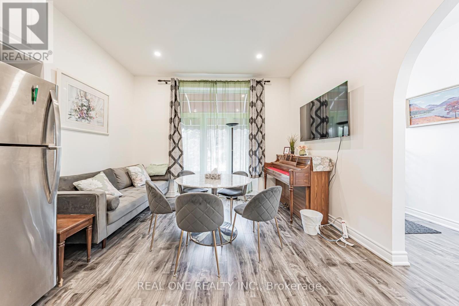 60 Paperbirch Drive, Toronto, Ontario  M3C 2E7 - Photo 11 - C12470571