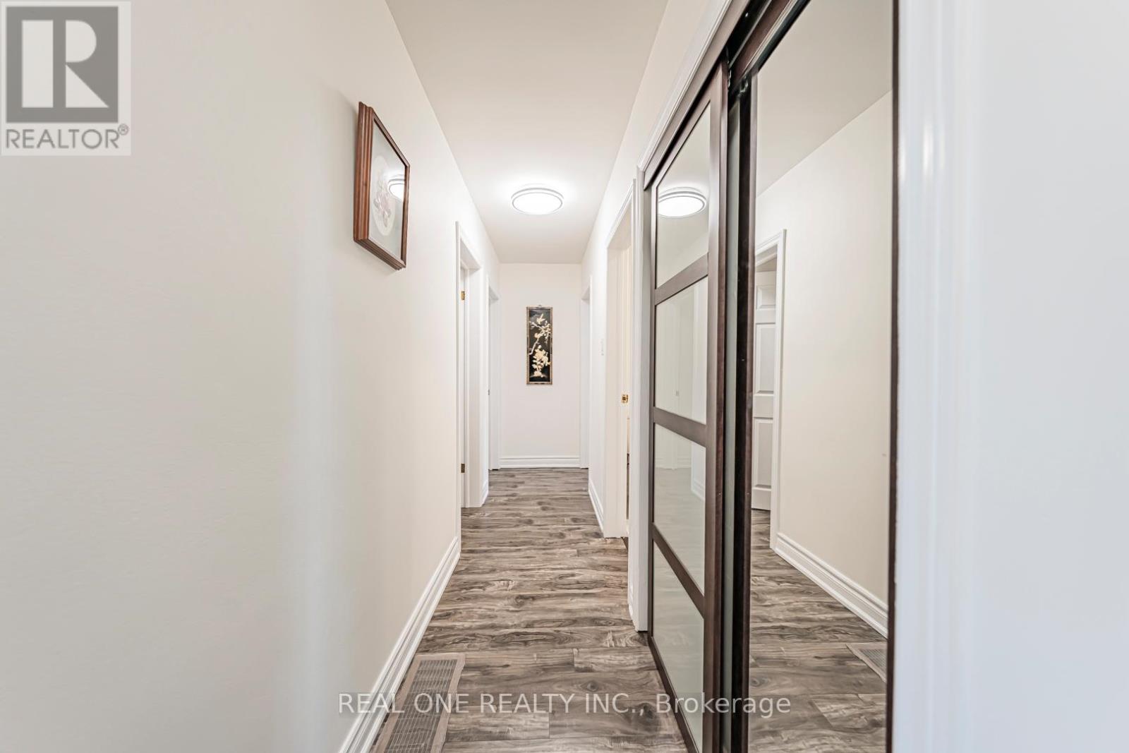 60 Paperbirch Drive, Toronto, Ontario  M3C 2E7 - Photo 13 - C12470571