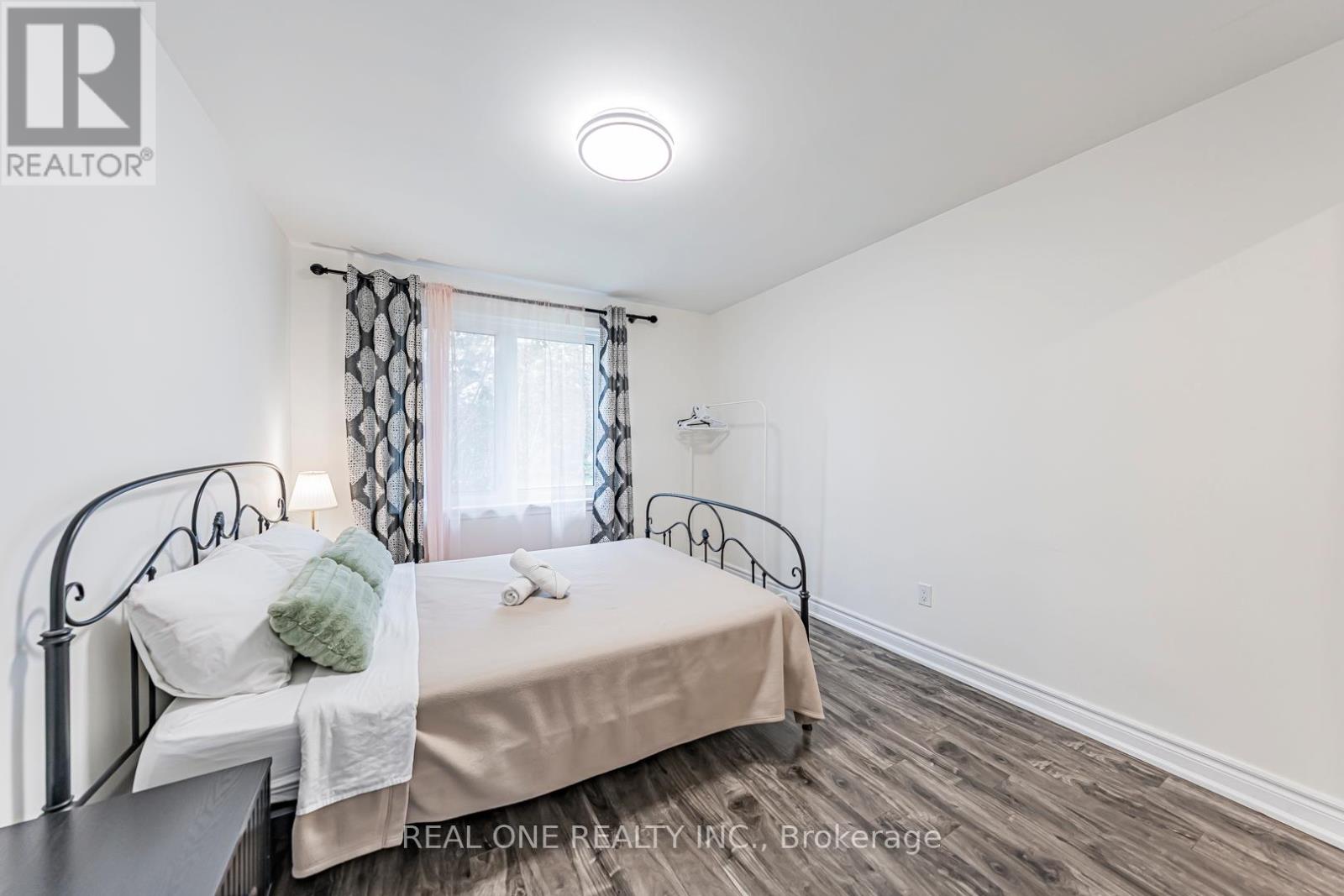 60 Paperbirch Drive, Toronto, Ontario  M3C 2E7 - Photo 15 - C12470571