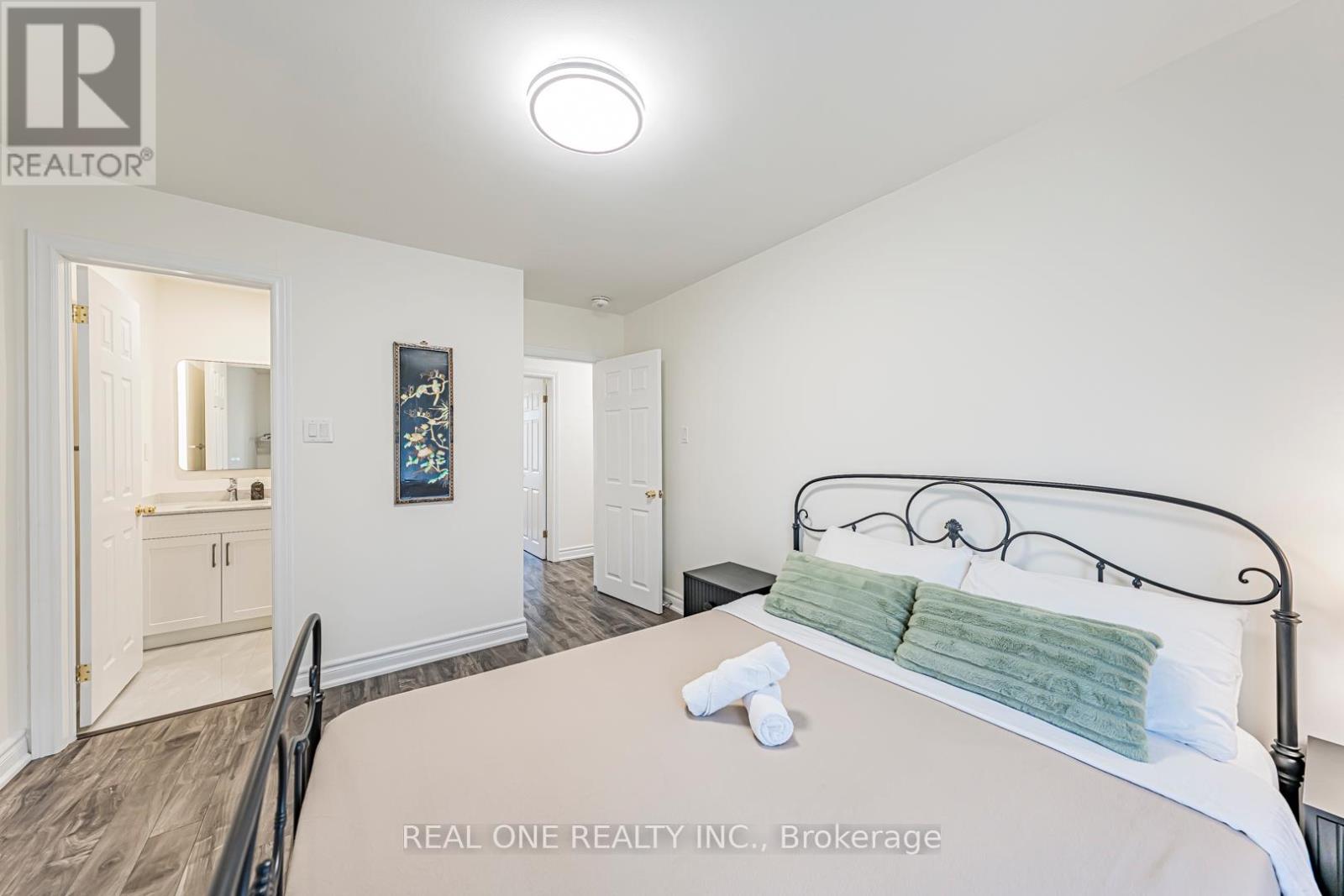 60 Paperbirch Drive, Toronto, Ontario  M3C 2E7 - Photo 16 - C12470571