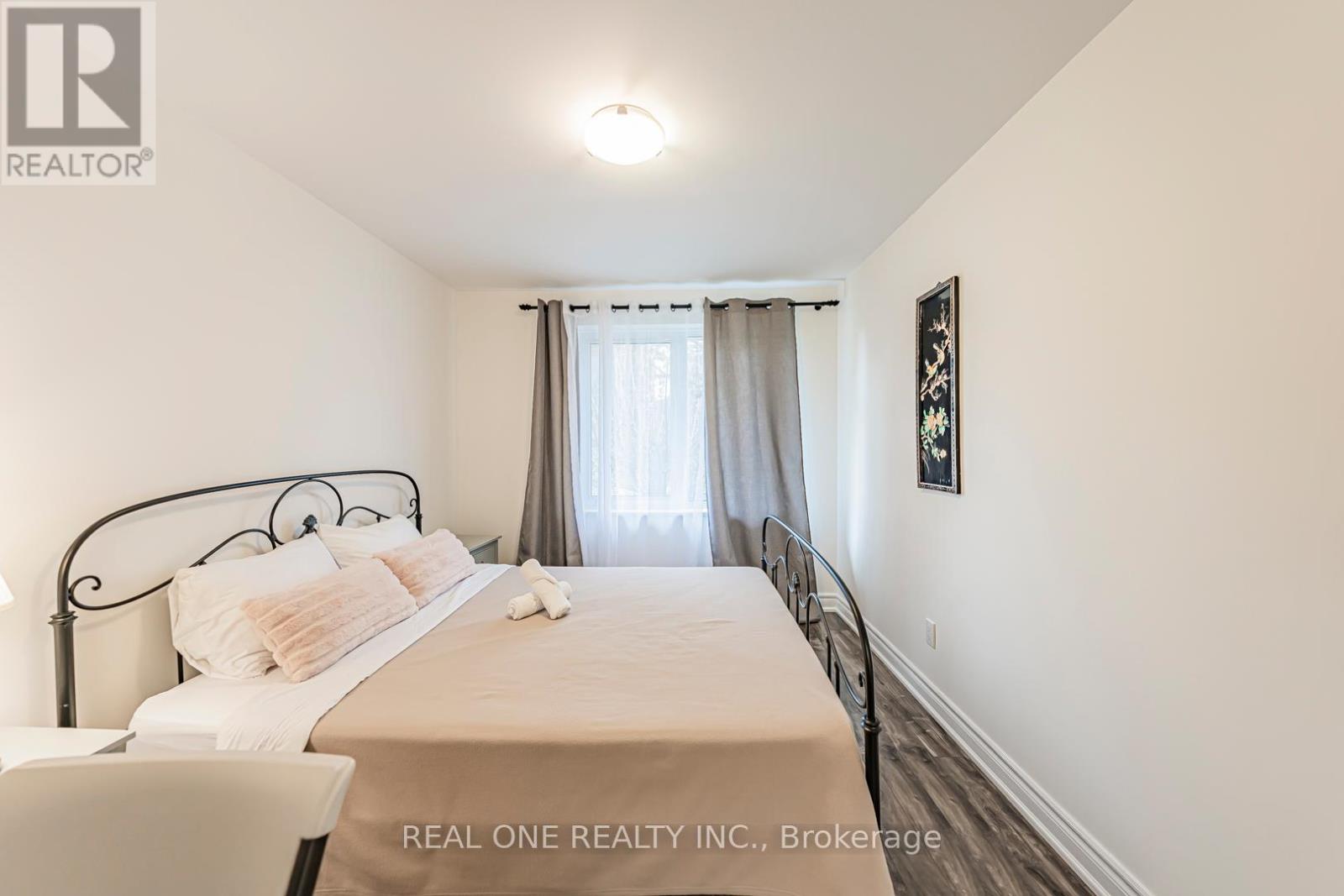 60 Paperbirch Drive, Toronto, Ontario  M3C 2E7 - Photo 17 - C12470571