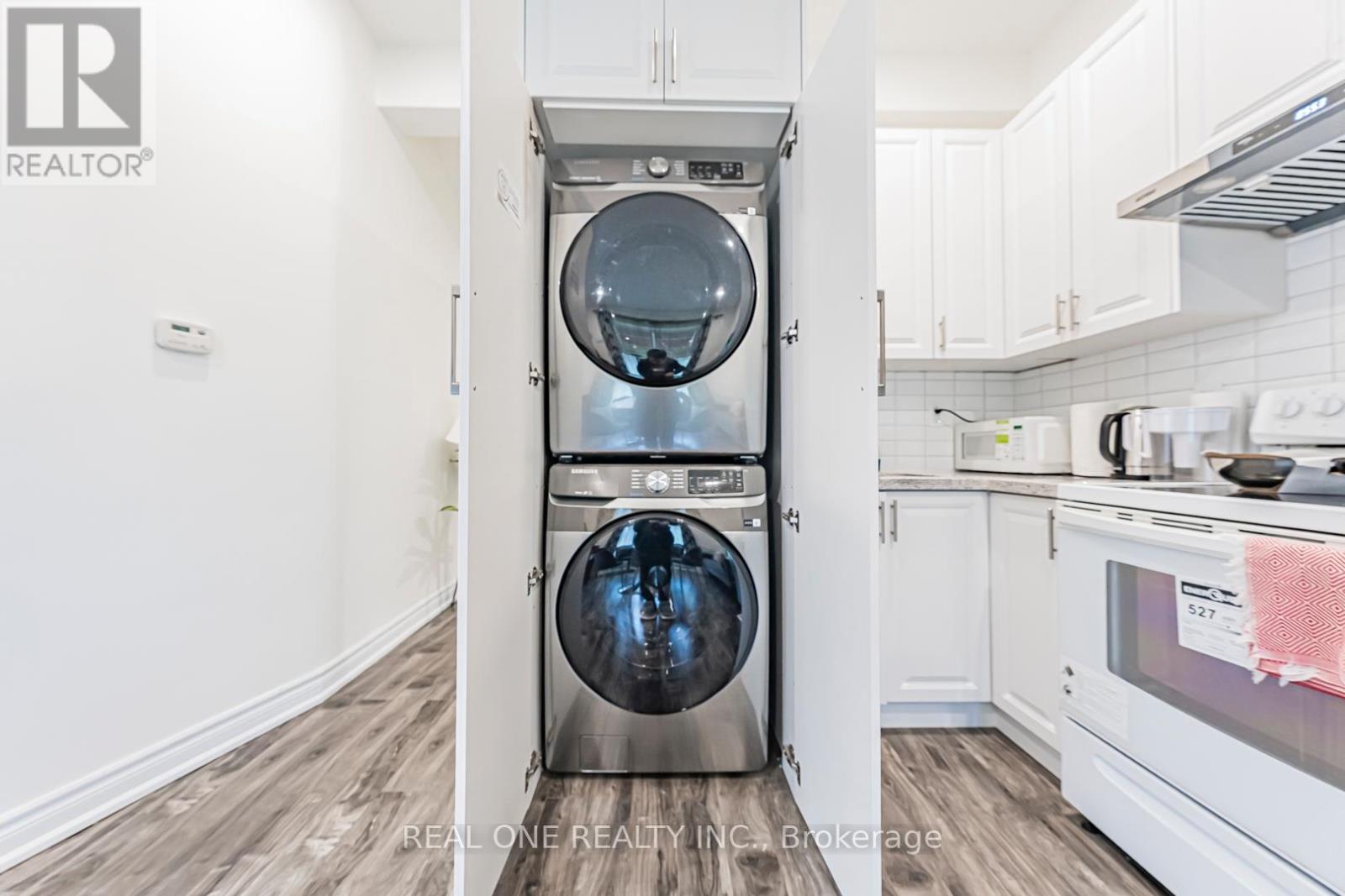60 Paperbirch Drive, Toronto, Ontario  M3C 2E7 - Photo 18 - C12470571