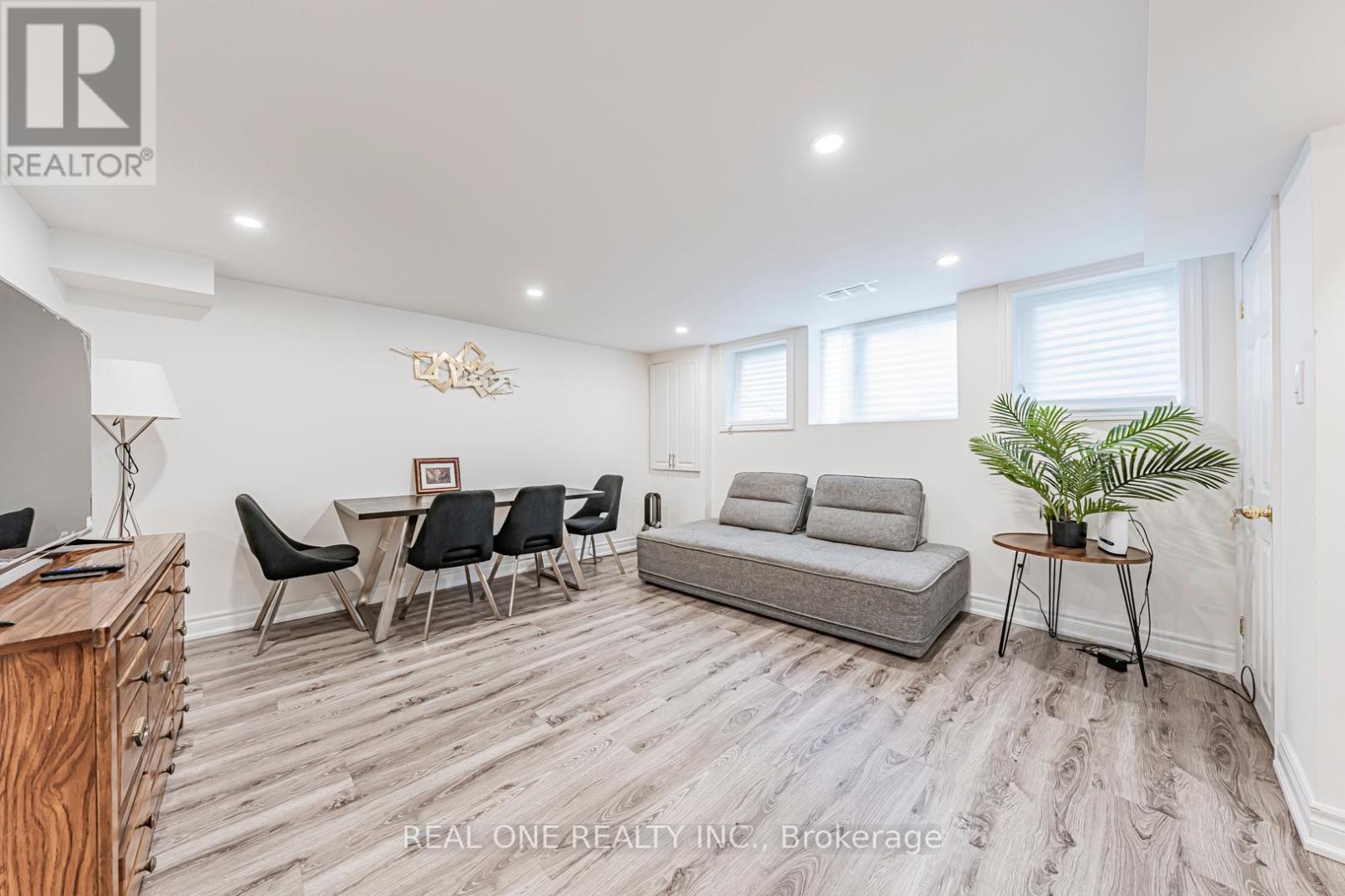 60 Paperbirch Drive, Toronto, Ontario  M3C 2E7 - Photo 21 - C12470571