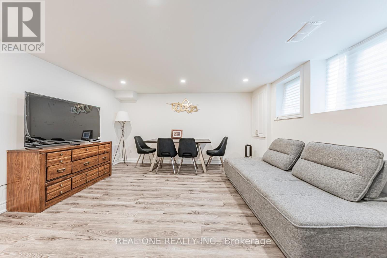 60 Paperbirch Drive, Toronto, Ontario  M3C 2E7 - Photo 22 - C12470571