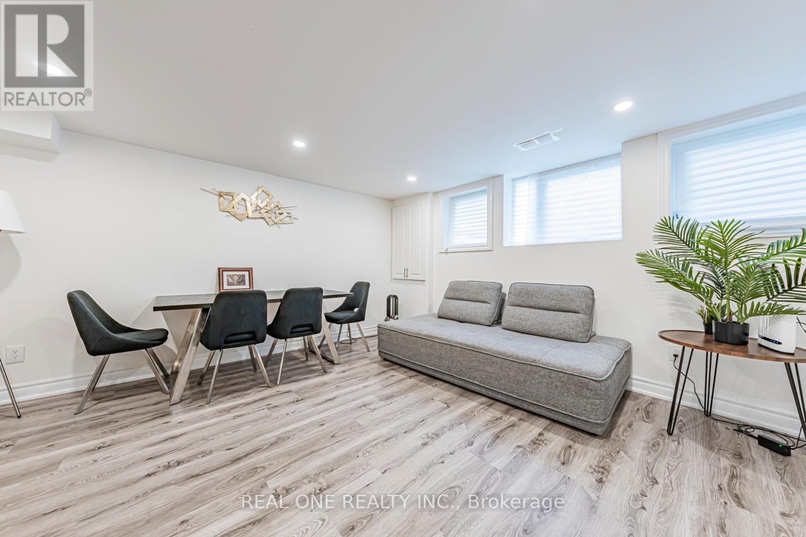 60 Paperbirch Drive, Toronto, Ontario  M3C 2E7 - Photo 23 - C12470571