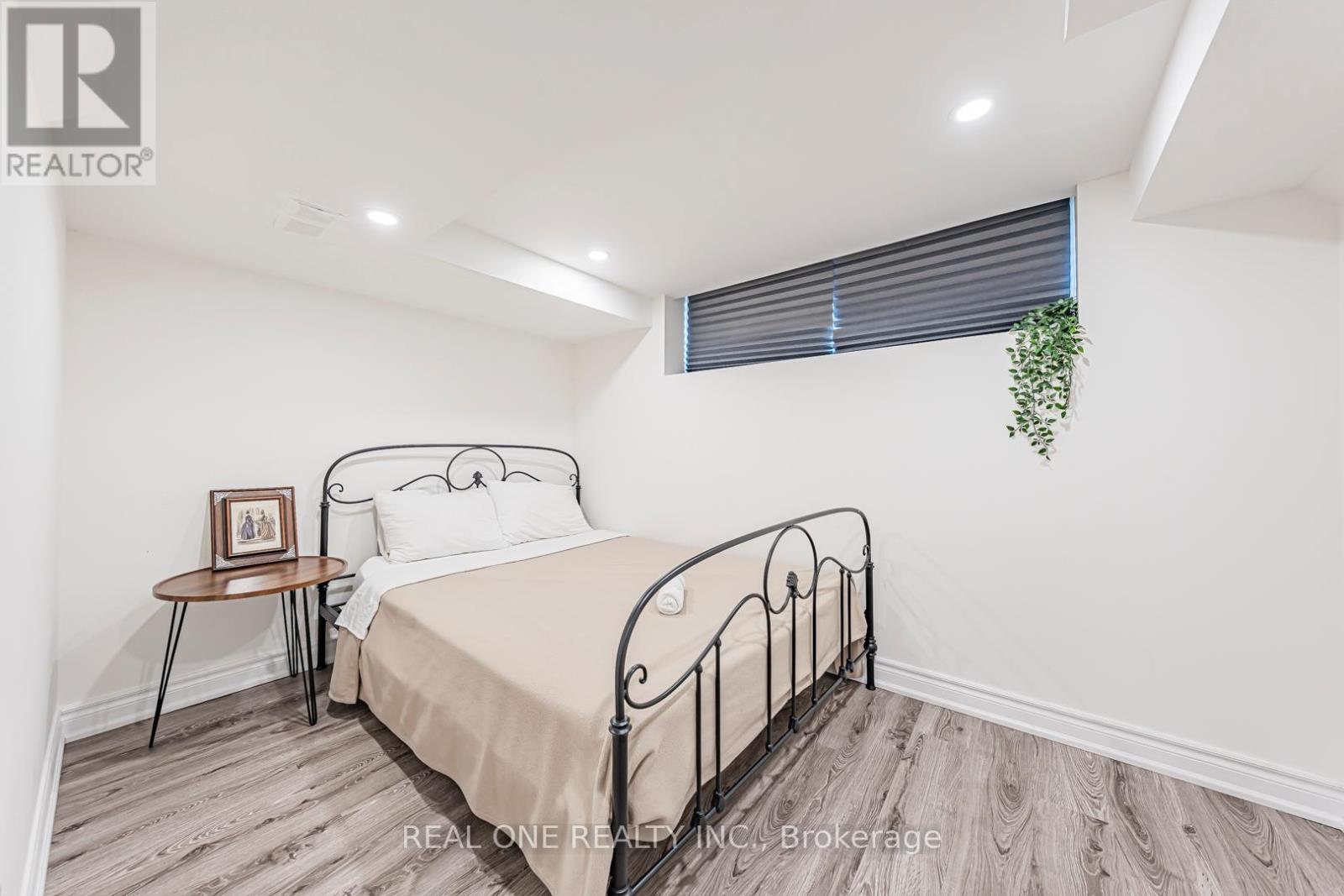 60 Paperbirch Drive, Toronto, Ontario  M3C 2E7 - Photo 28 - C12470571