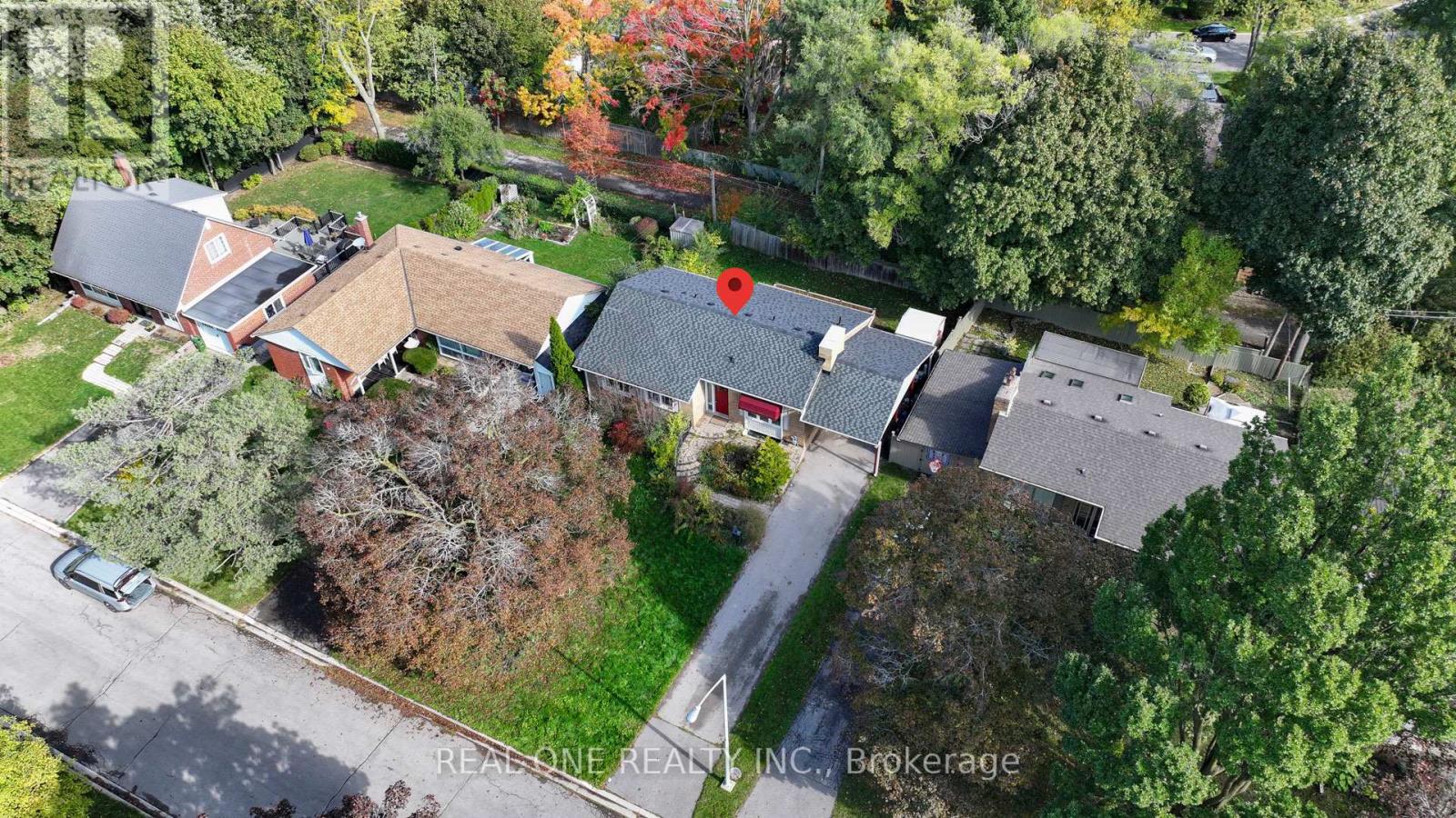 60 Paperbirch Drive, Toronto, Ontario  M3C 2E7 - Photo 4 - C12470571