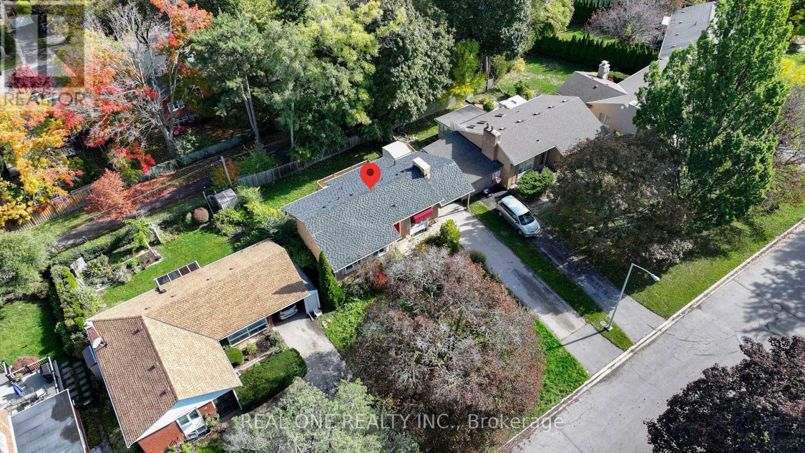 60 Paperbirch Drive, Toronto, Ontario  M3C 2E7 - Photo 5 - C12470571