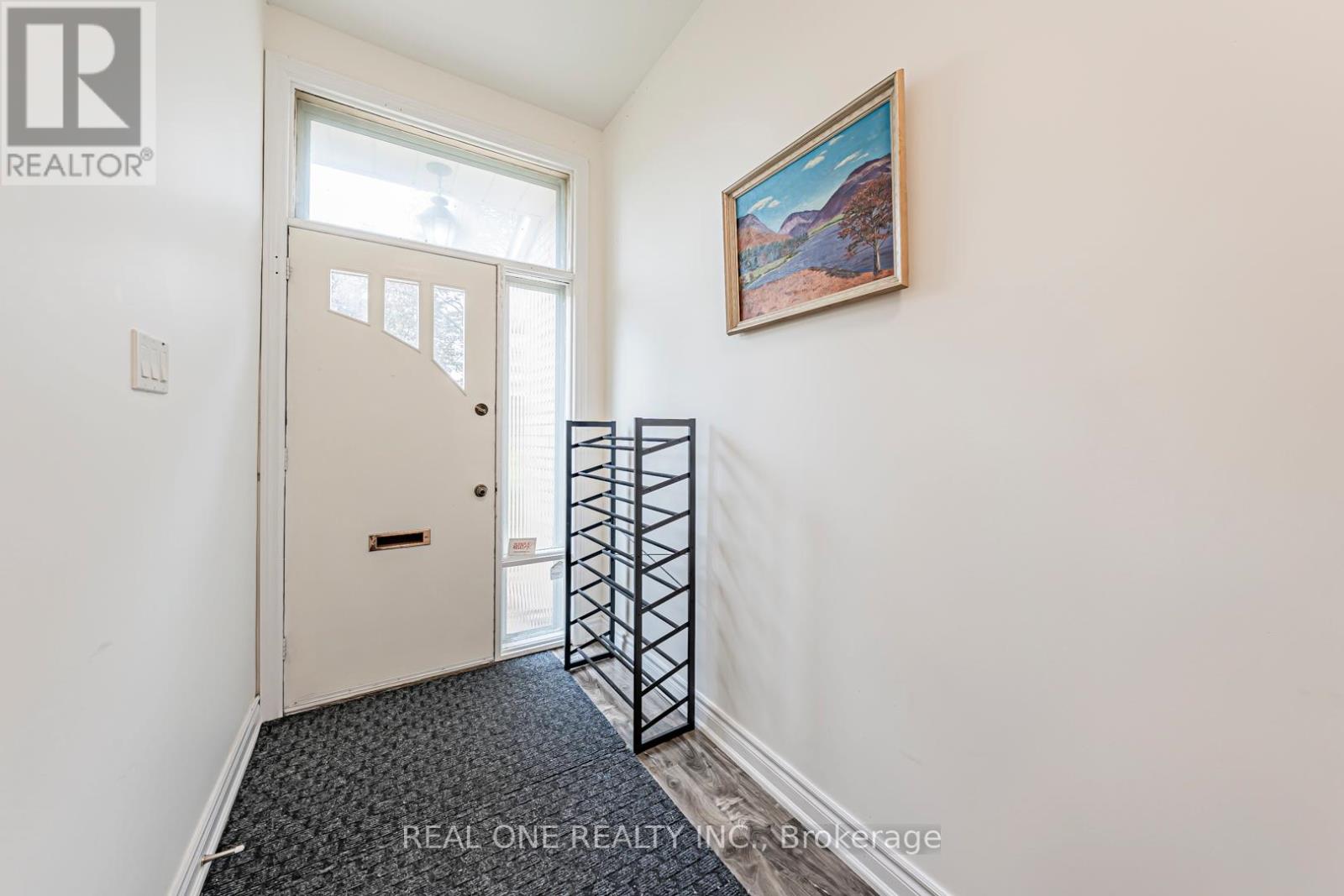 60 Paperbirch Drive, Toronto, Ontario  M3C 2E7 - Photo 6 - C12470571