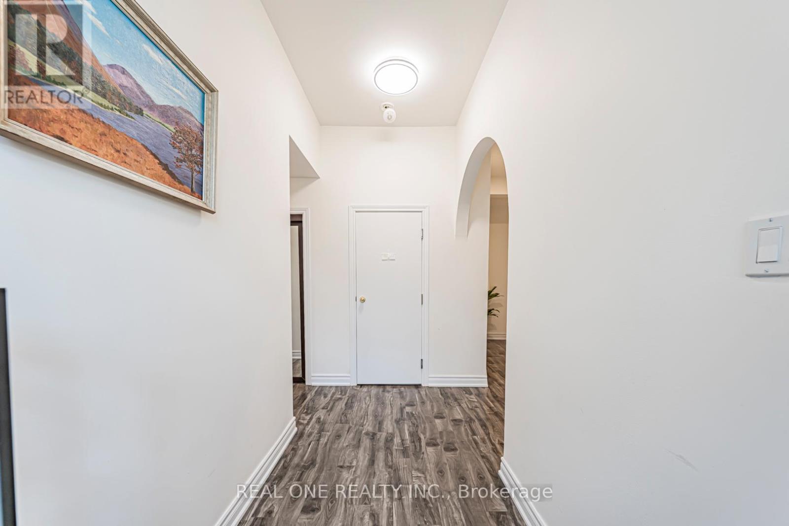 60 Paperbirch Drive, Toronto, Ontario  M3C 2E7 - Photo 7 - C12470571
