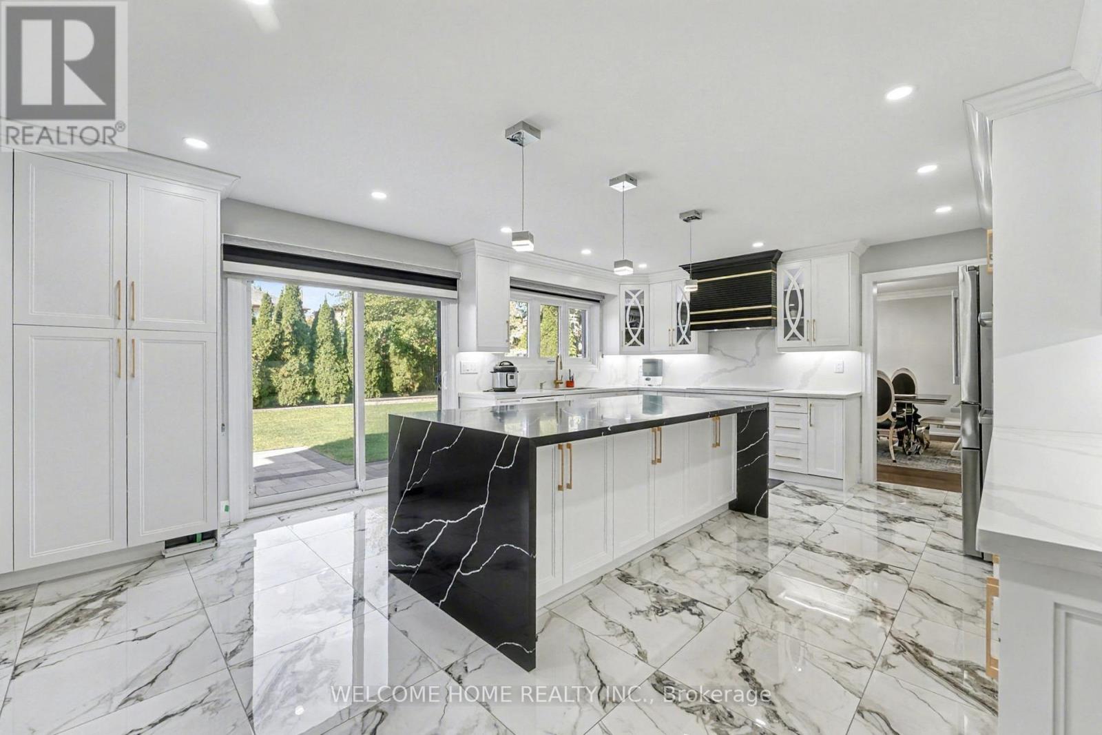 32 Colton Crescent S, Vaughan, Ontario  L4L 3L7 - Photo 7 - N12470570