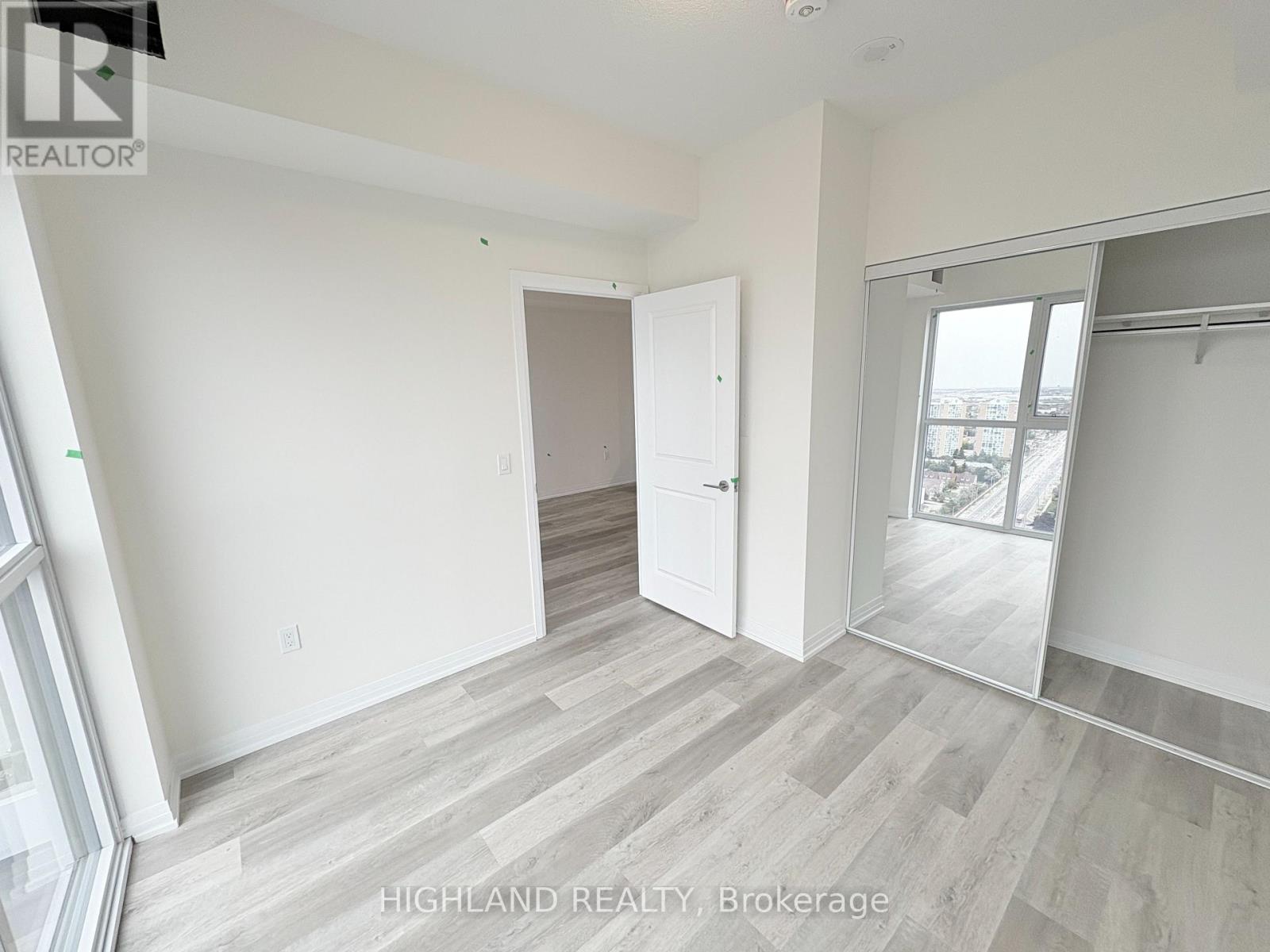 15 Watergarden Drive, Mississauga, Ontario  L5R 0H4 - Photo 10 - W12470572