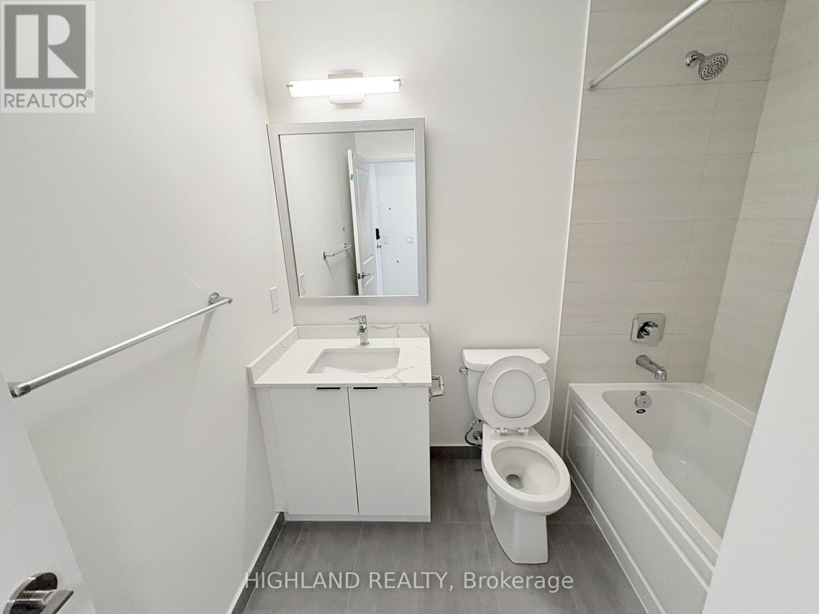15 Watergarden Drive, Mississauga, Ontario  L5R 0H4 - Photo 5 - W12470572