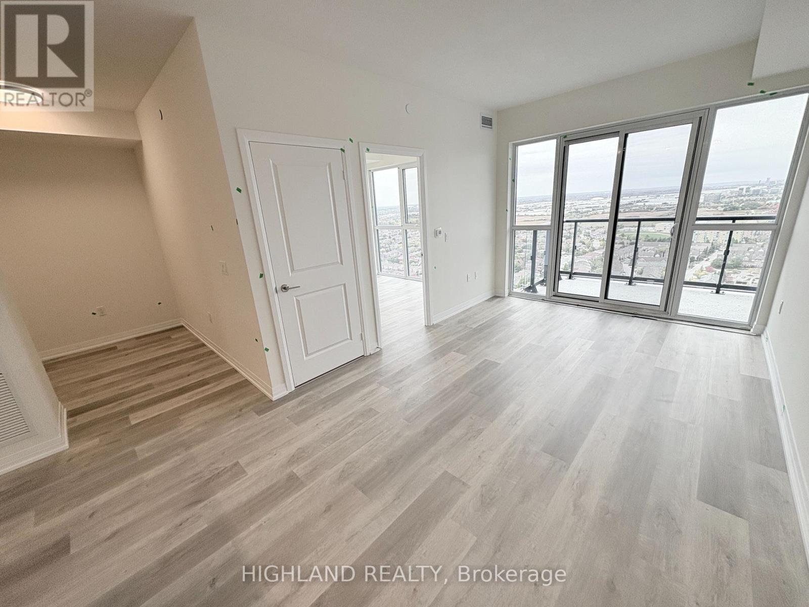 15 Watergarden Drive, Mississauga, Ontario  L5R 0H4 - Photo 6 - W12470572
