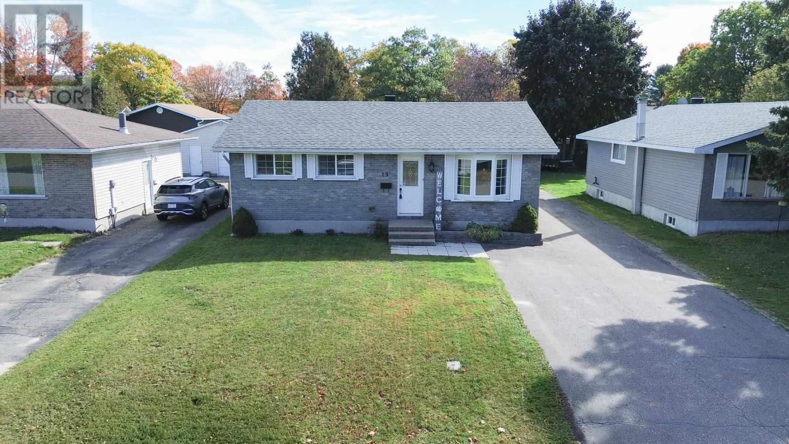 19 Macmurray Ave, Sault Ste. Marie, Ontario  P6A 5W7 - Photo 1 - SM252978