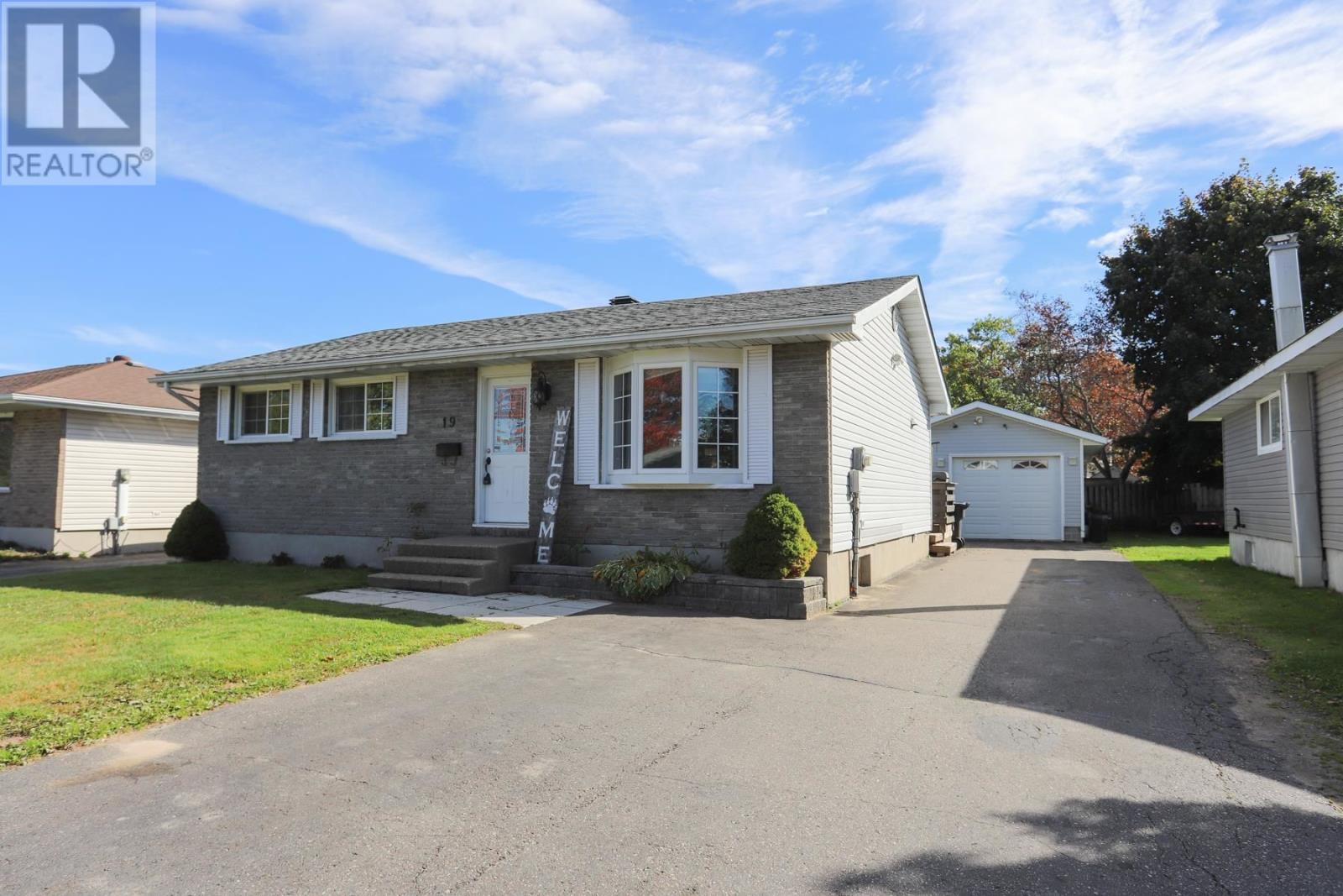 19 Macmurray Ave, Sault Ste. Marie, Ontario  P6A 5W7 - Photo 2 - SM252978