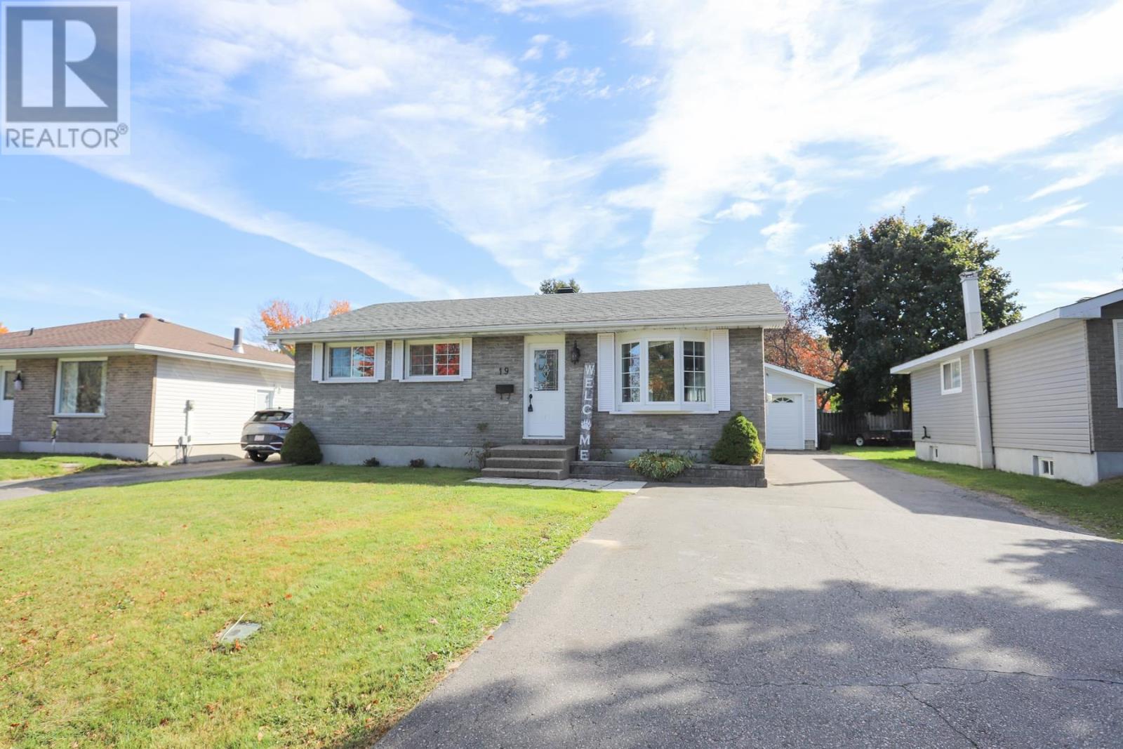 19 Macmurray Ave, Sault Ste. Marie, Ontario  P6A 5W7 - Photo 3 - SM252978