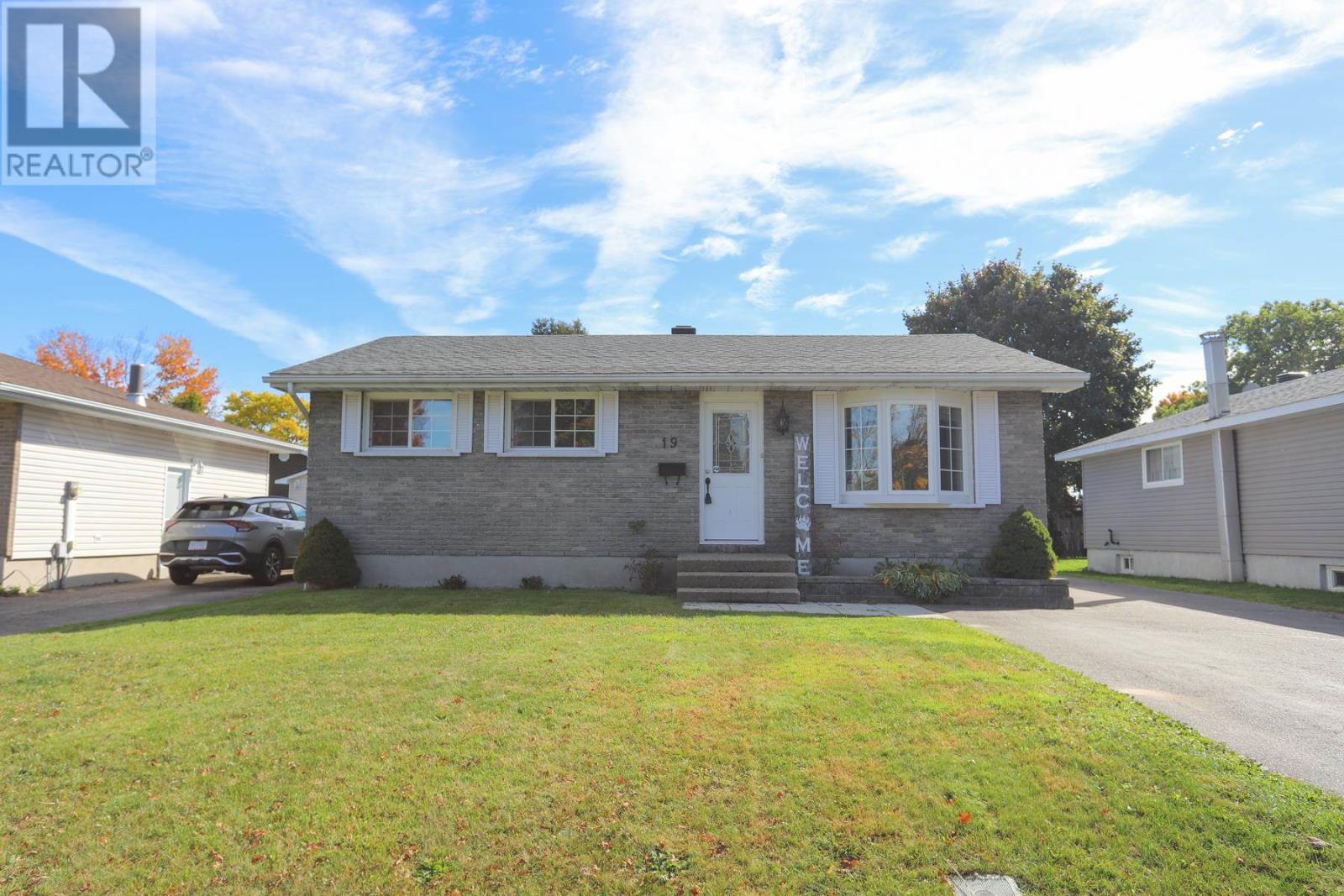 19 Macmurray Ave, Sault Ste. Marie, Ontario  P6A 5W7 - Photo 4 - SM252978
