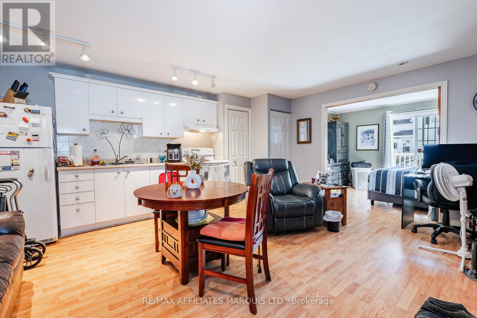 311 Sixth Street E, Cornwall, Ontario  K6H 2N8 - Photo 6 - X12470586
