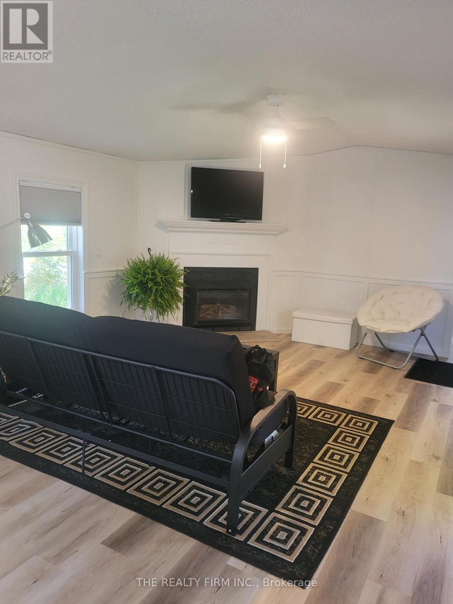 18 - 75049 Hensall Road, Huron East, Ontario  N0K 1W0 - Photo 10 - X12399152